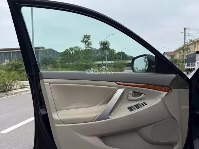 Bán Camry 2.0E đời 2010, số tự động, nhập khẩu