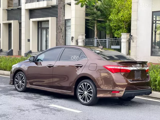 Toyota Corolla Altis 2.0V  2015 4