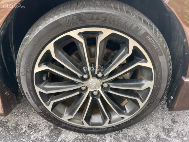 Toyota Corolla Altis 2.0V  2015 14