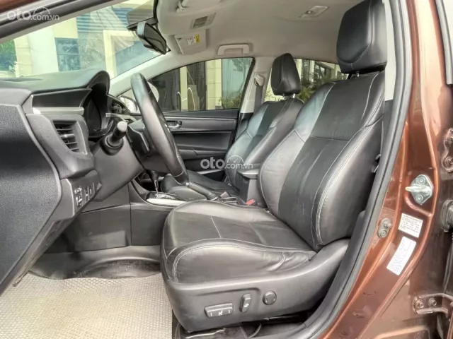 Toyota Corolla Altis 2.0V  2015 8