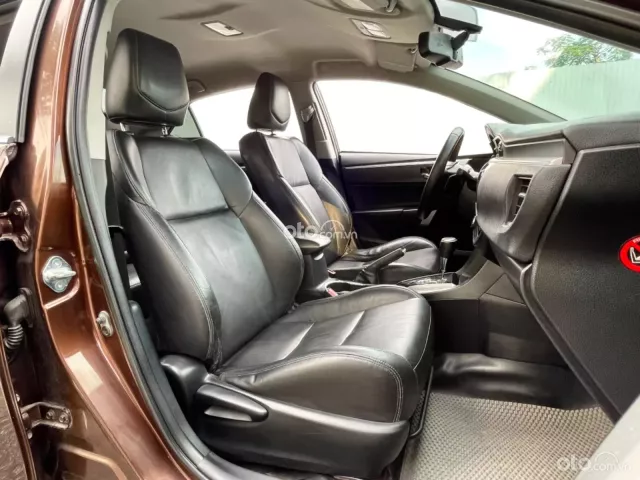 Toyota Corolla Altis 2.0V  2015 10