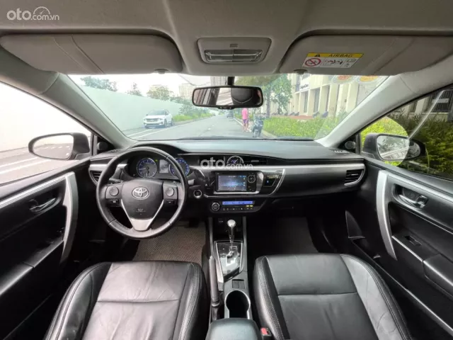 Toyota Corolla Altis 2.0V  2015 11