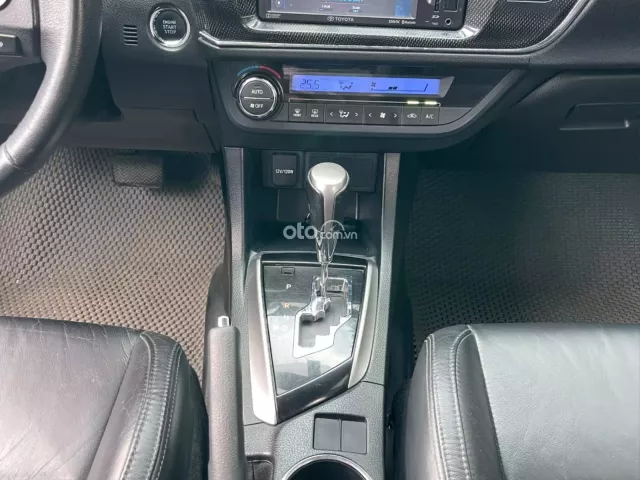 Toyota Corolla Altis 2.0V  2015 12