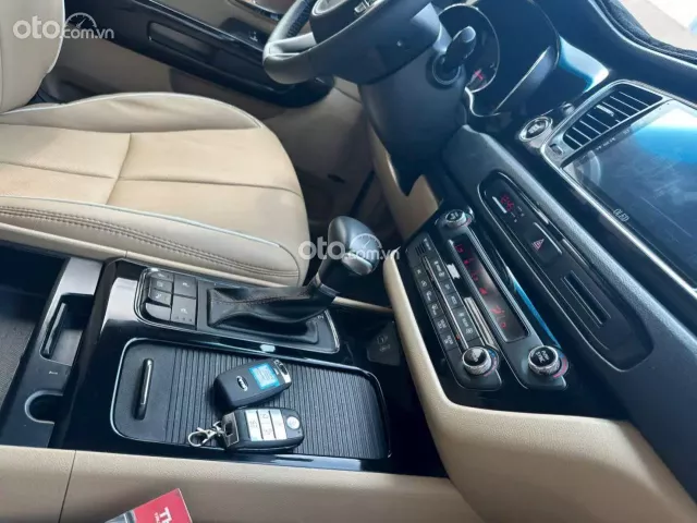Kia Sedona 2.2 Luxury 2018 12