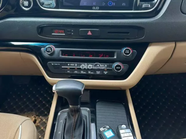 Kia Sedona 2.2 Luxury 2018 13