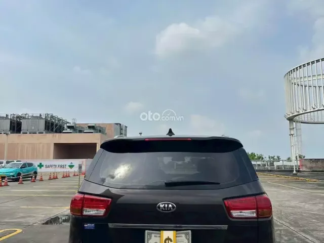 Kia Sedona 2.2 Luxury 2018 9