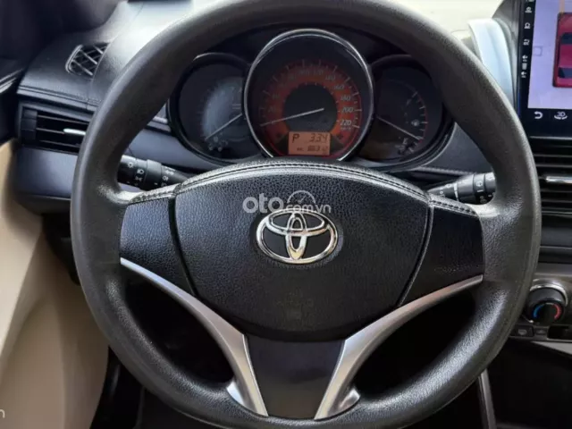 Toyota Yaris 1.3E 2014 15
