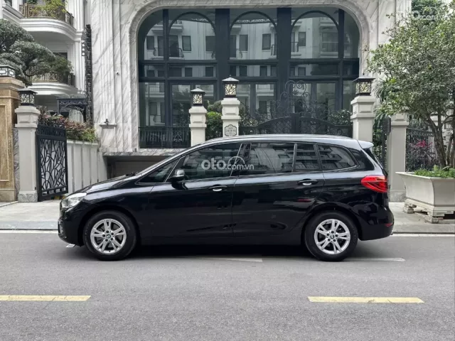 MPV gia đình rộng rãi, giá cực tốt