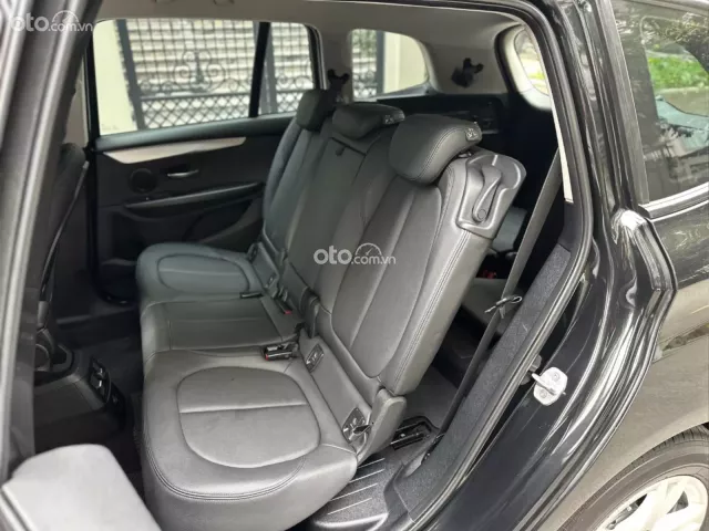 MPV gia đình rộng rãi, giá cực tốt