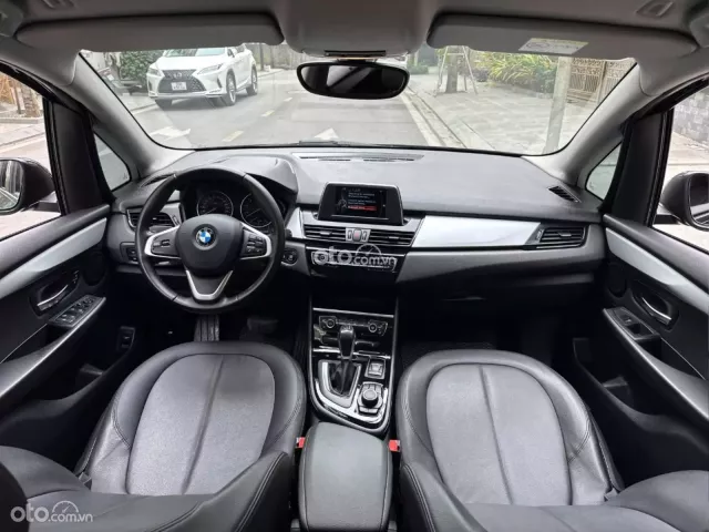 MPV gia đình rộng rãi, giá cực tốt