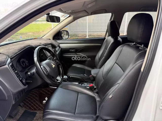 Mitsubishi Outlander 2.0 CVT 2019 siêu đẹp