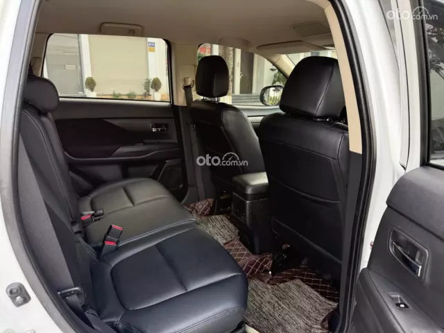 Mitsubishi Outlander 2.0 CVT 2019 siêu đẹp