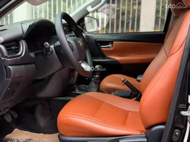Toyota Fortuner 2.4 MT 4x2 2020 10