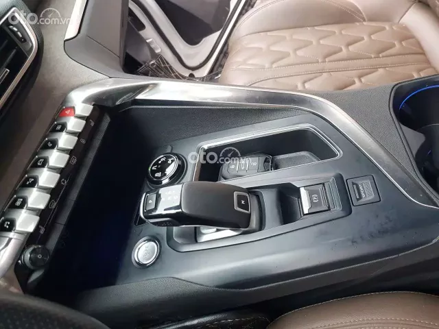 Peugeot 5008 1.6L Turbo 2023 9