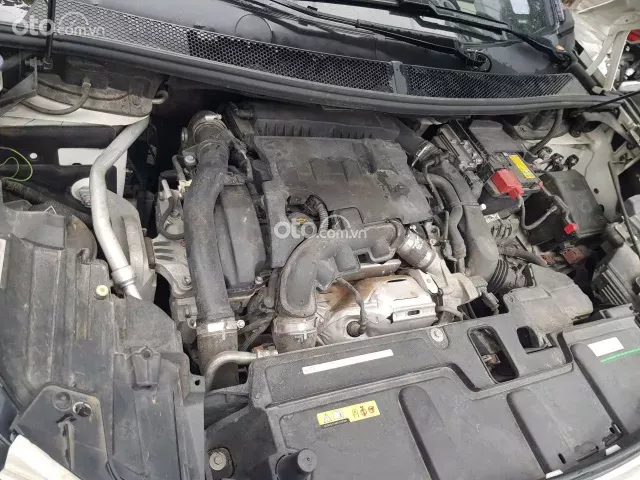 Peugeot 5008 1.6L Turbo 2023 16