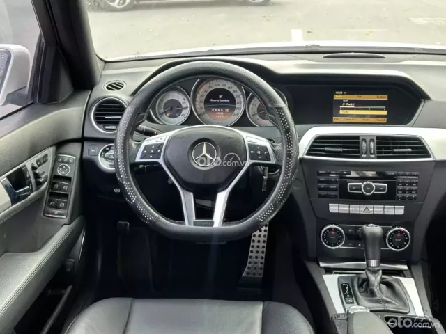 Mercedes-Benz C300 AMG 2011 8