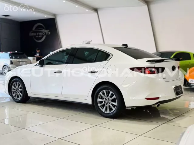 Mazda 3 Sedan 1.5L Deluxe 2024 4