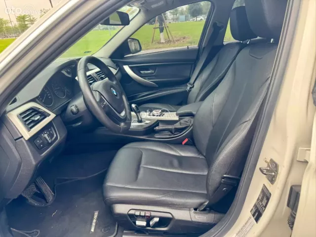 BMW 320i Executive 2015 8