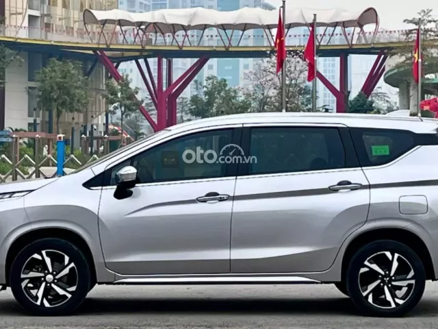 Mitsubishi Xpander AT Premium 2022 3