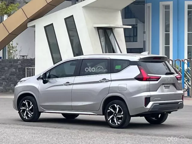 Mitsubishi Xpander AT Premium 2022 4