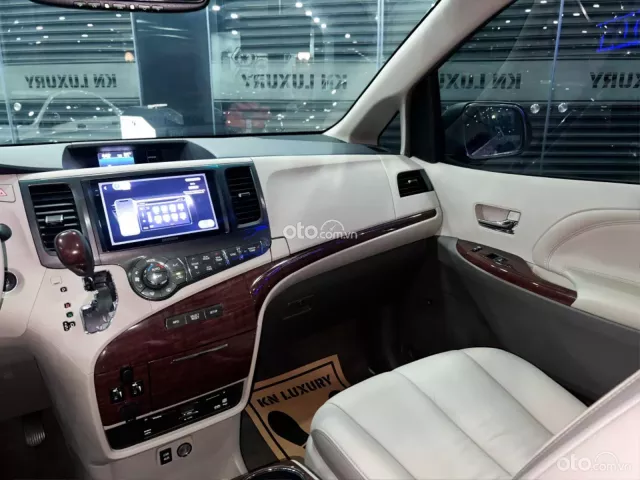 Toyota Sienna Limited 3.5 AT AWD 2012 9