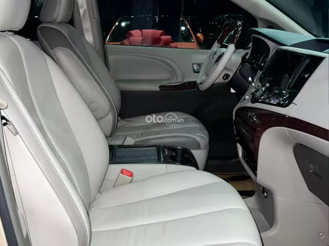 Toyota Sienna Limited 3.5 AT AWD 2012 10