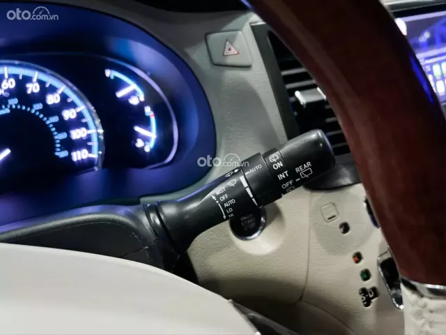 Toyota Sienna Limited 3.5 AT AWD 2012 12