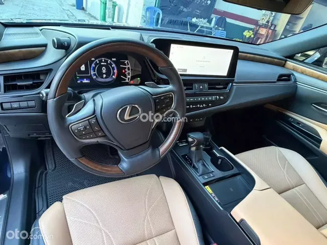 Lexus ES 250 F-Sport 2023 7