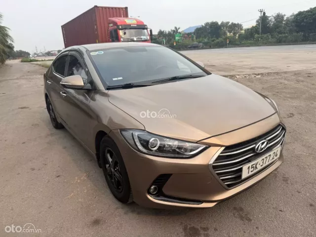 Hyundai Elantra 1.8 MT 2017 2