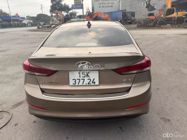 Hyundai Elantra 1.8 MT 2017 5