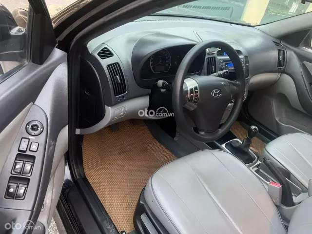 Hyundai Avante 1.6 MT 2011 6