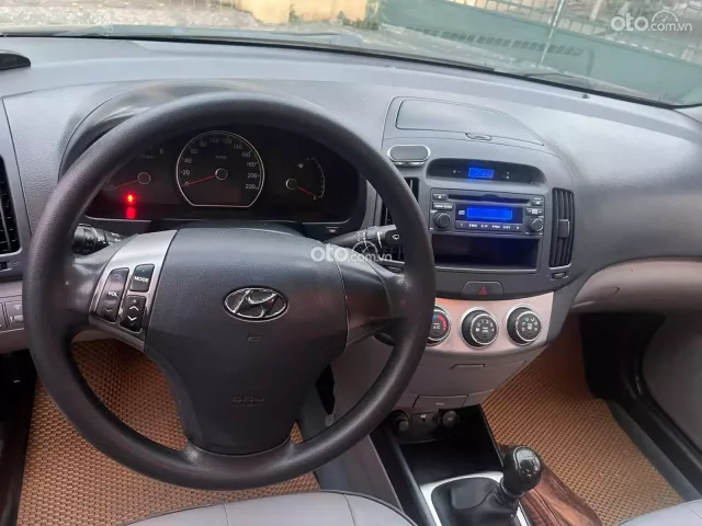 Hyundai Avante 1.6 MT 2011 7