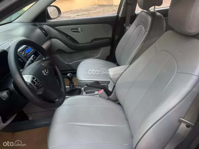 Hyundai Avante 1.6 MT 2011 9
