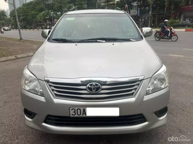 Toyota Innova 2.0E 2013 2