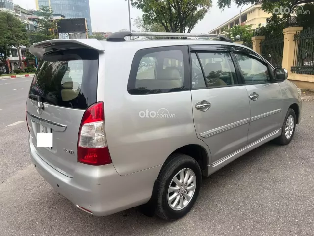 Toyota Innova 2.0E 2013 5