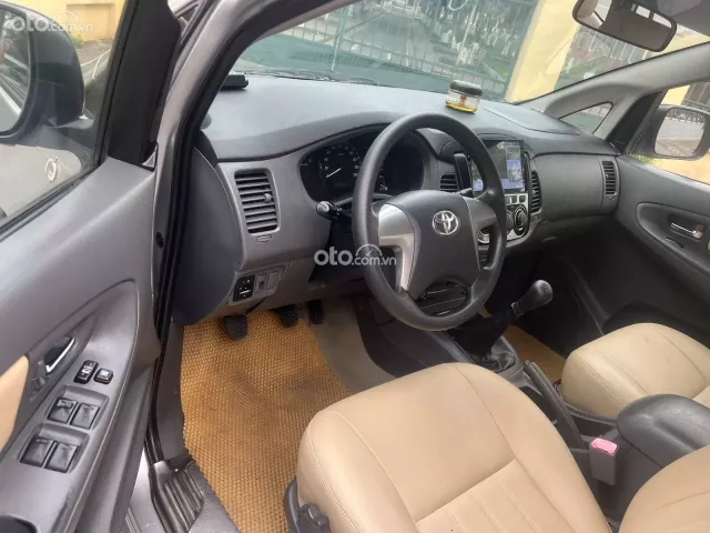Toyota Innova 2.0E 2013 6