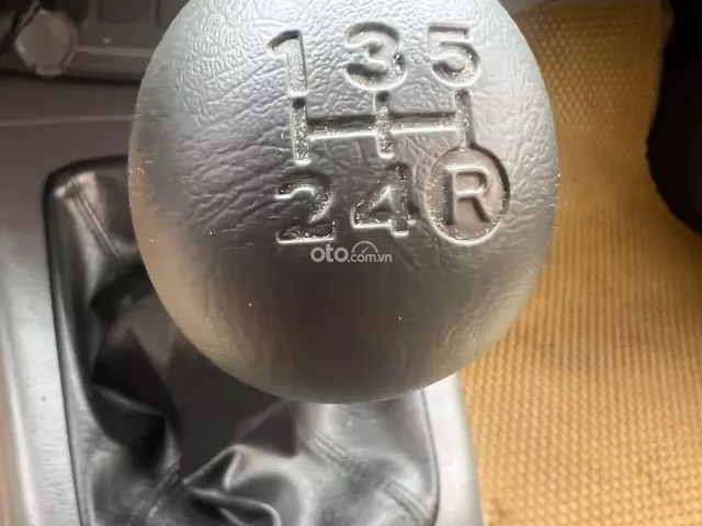 Toyota Innova 2.0E 2013 9