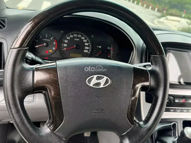 Hyundai Grand Starex 2.5 MT 2016 10