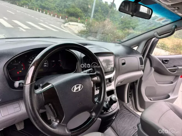 Hyundai Grand Starex 2.5 MT 2016 12