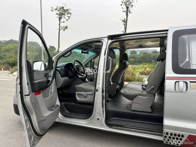 Hyundai Grand Starex 2.5 MT 2016 16