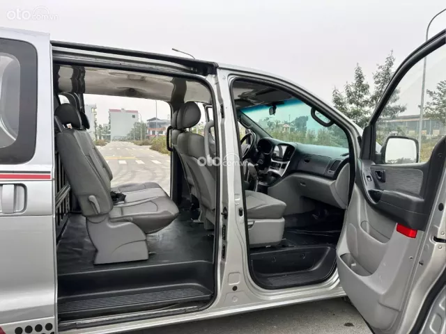 Hyundai Grand Starex 2.5 MT 2016 17