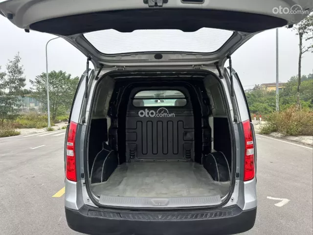 Hyundai Grand Starex 2.5 MT 2016 18