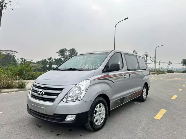 Hyundai Grand Starex 2.5 MT 2016 2