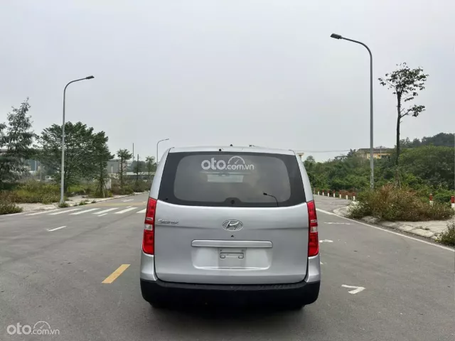Hyundai Grand Starex 2.5 MT 2016 4