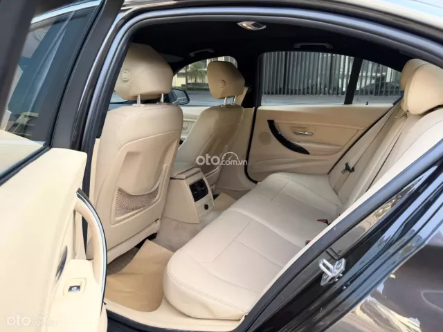 BMW 320i 2016 12