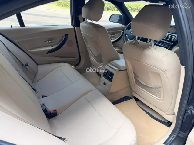 BMW 320i 2016 13