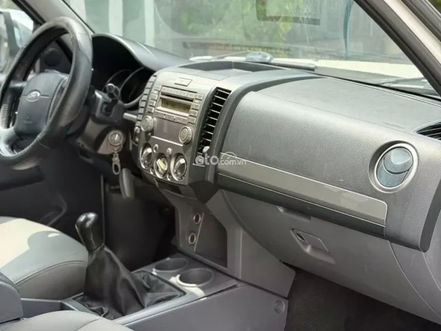 Ford Everest 2.5 MT 2014