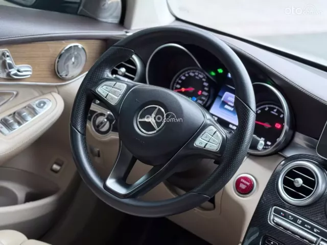 Mercedes-Benz GLC 300 4Matic Coupe 2019 13