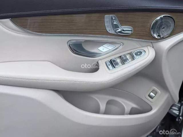 Mercedes-Benz GLC 300 4Matic Coupe 2019 10