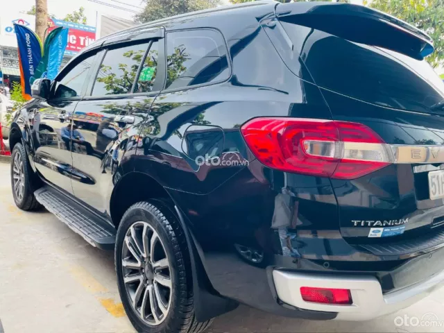 FORD EVEREST TITANIUM BI-TURBO MODEL 2021_XE HÃNG FORD BÁN